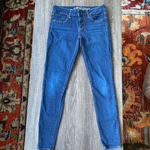 American Eagle Outfitters jegging, super stretch. Size 4.